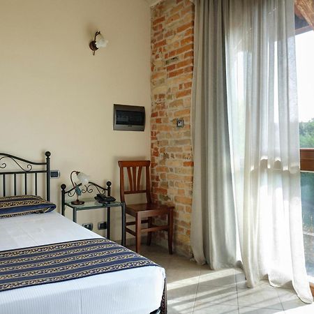 Hotel Le Botti Guarene Eksteriør bilde