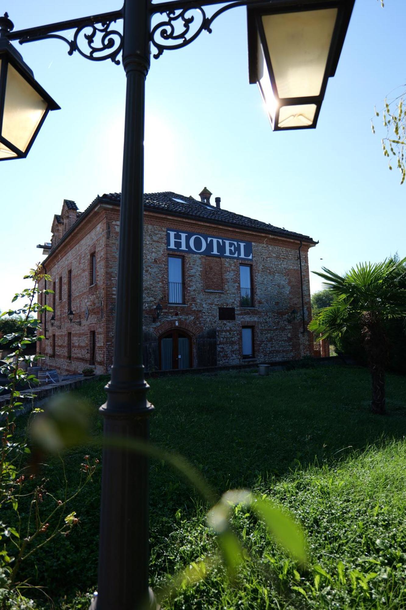 Hotel Le Botti Guarene Eksteriør bilde