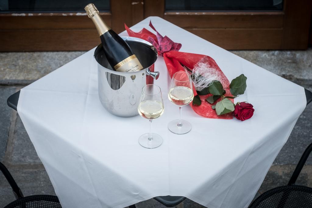 Hotel Le Botti Guarene Eksteriør bilde