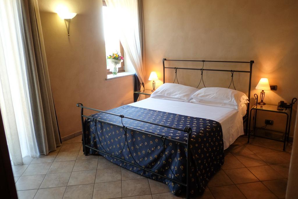 Hotel Le Botti Guarene Eksteriør bilde